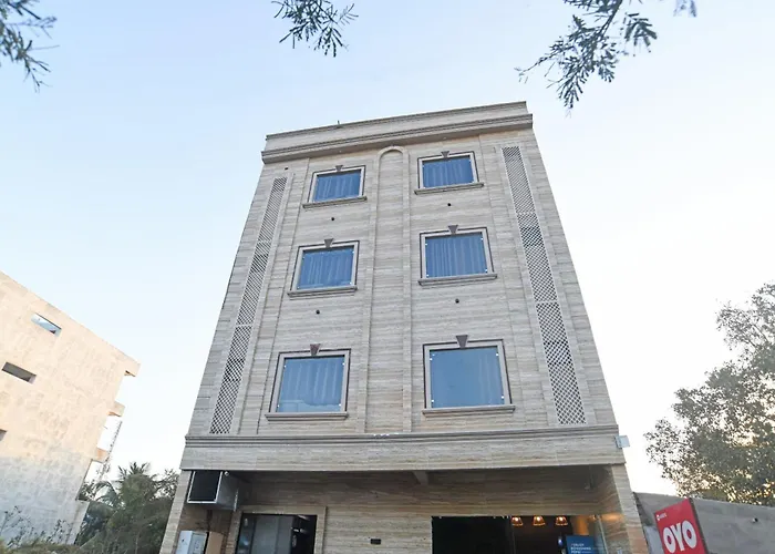 Super Townhouse Hotel O Benchmark Indore